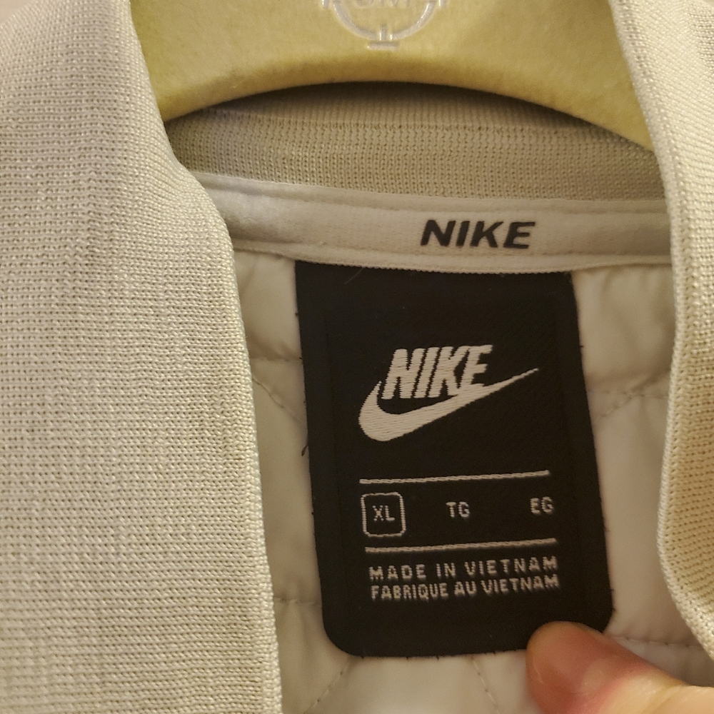 Nike Jacket - Picture 13 of 13